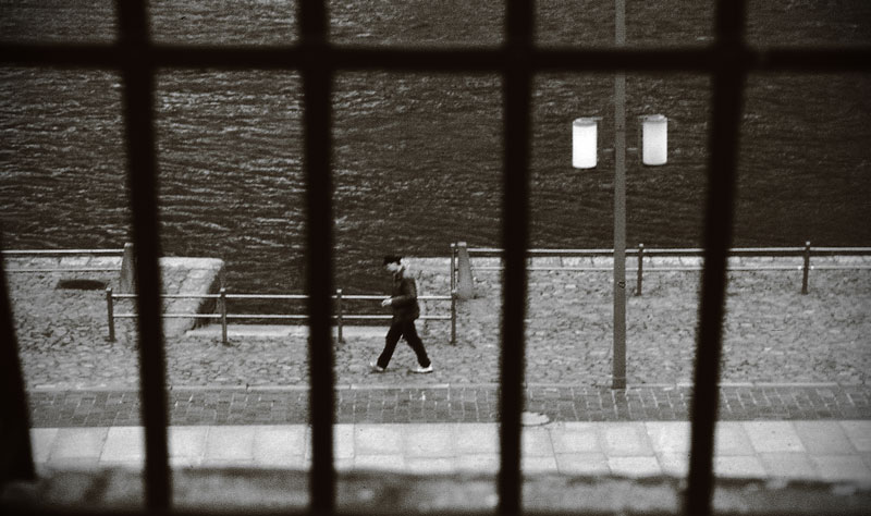 20061210174111_through the bars